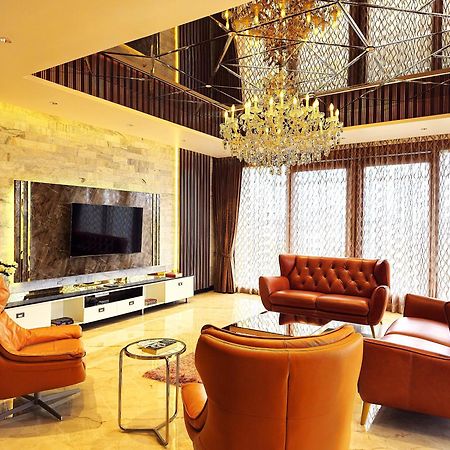 Ferienwohnung The Pentouz On 100 Feet Road Indiranagar - An Urban Luxury Retreat Bangalore Exterior foto