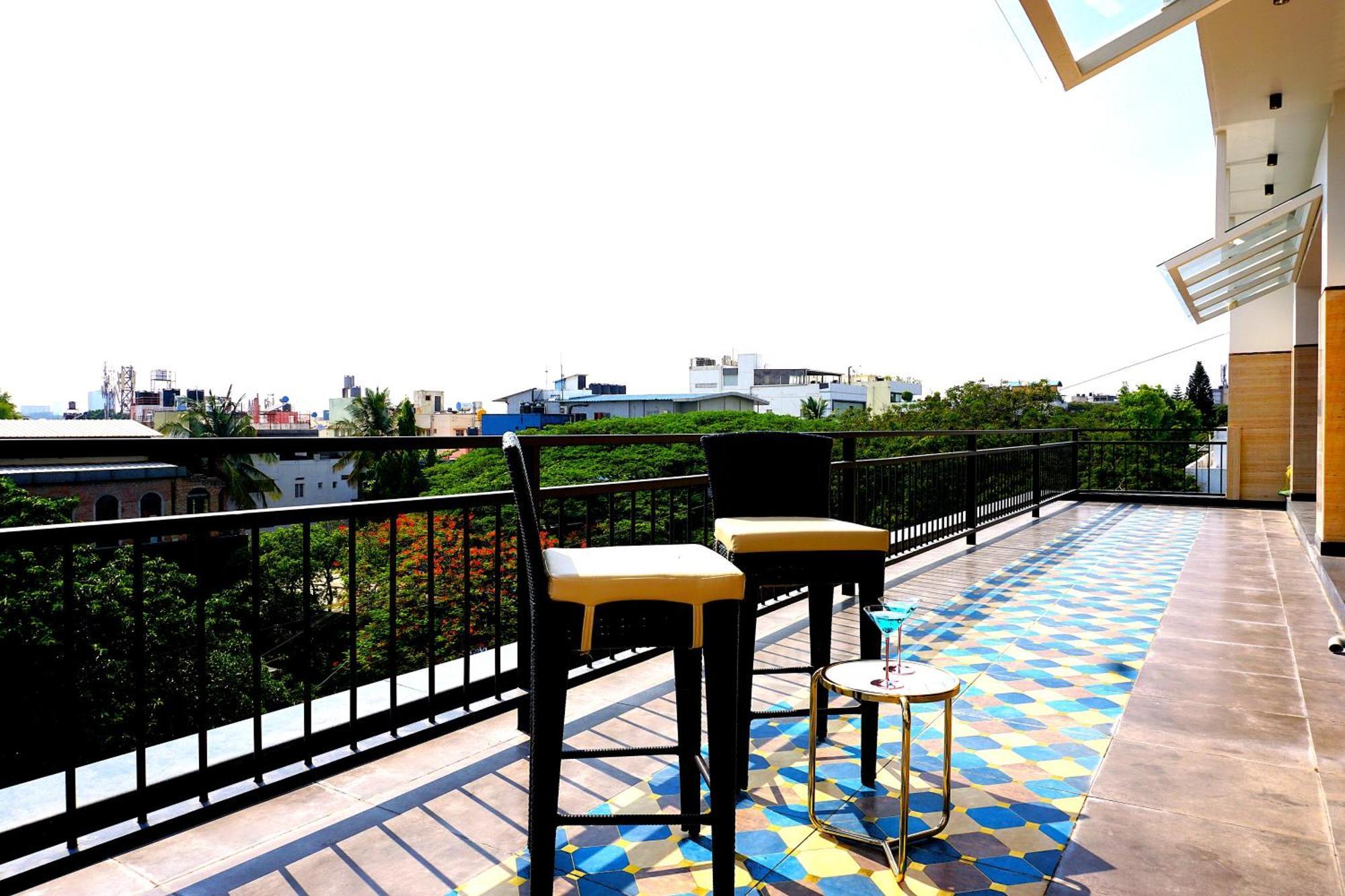 Ferienwohnung The Pentouz On 100 Feet Road Indiranagar - An Urban Luxury Retreat Bangalore Exterior foto