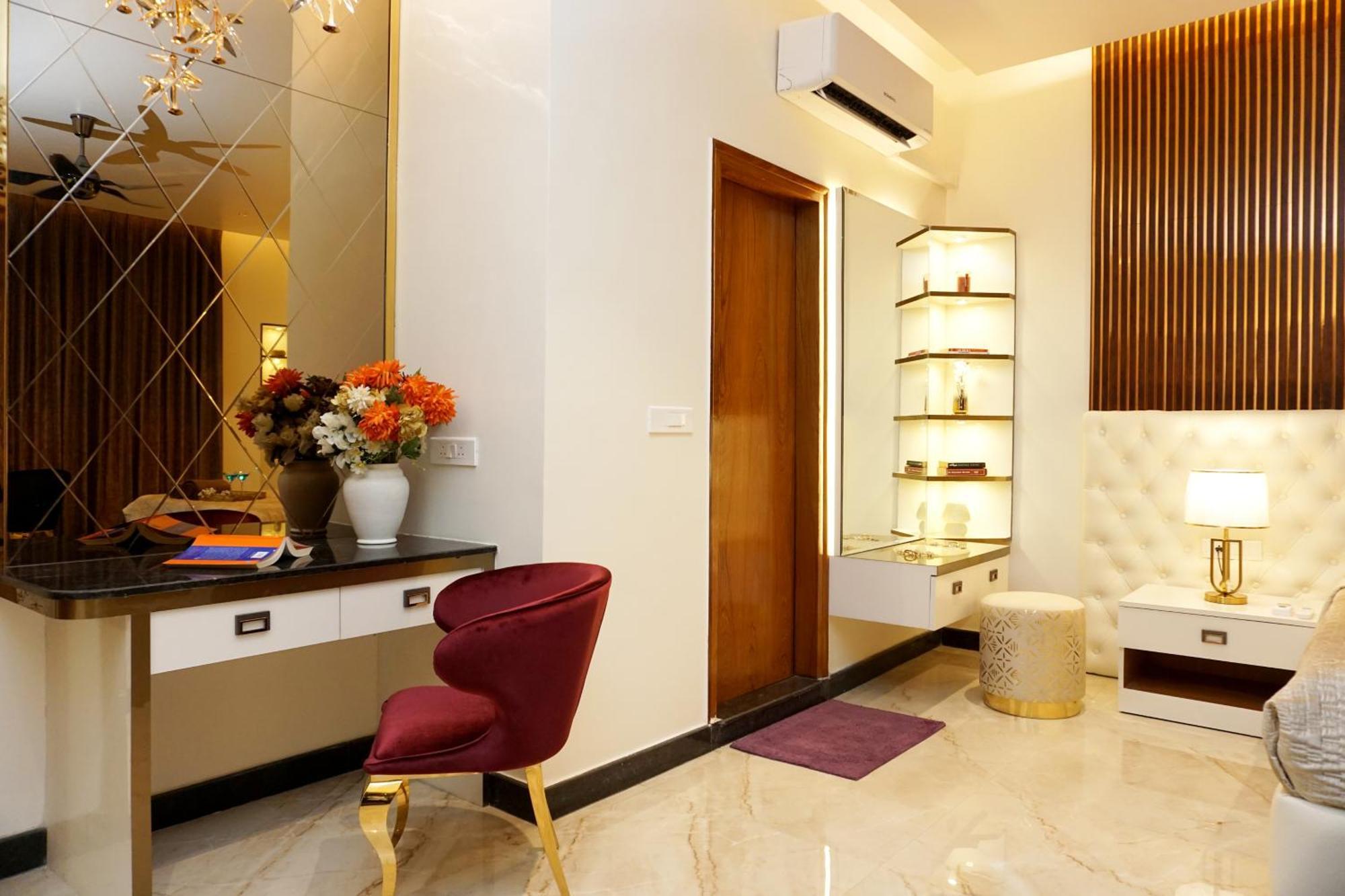 Ferienwohnung The Pentouz On 100 Feet Road Indiranagar - An Urban Luxury Retreat Bangalore Exterior foto