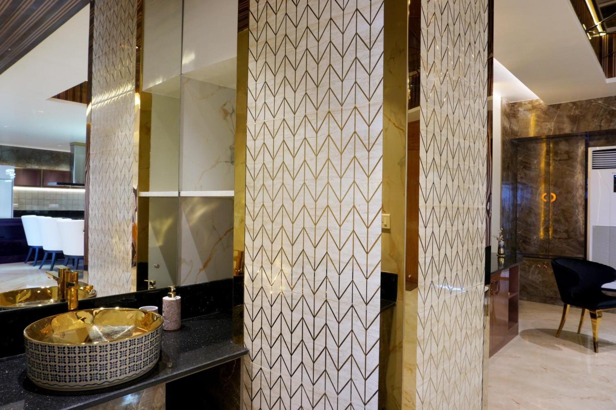Ferienwohnung The Pentouz On 100 Feet Road Indiranagar - An Urban Luxury Retreat Bangalore Exterior foto