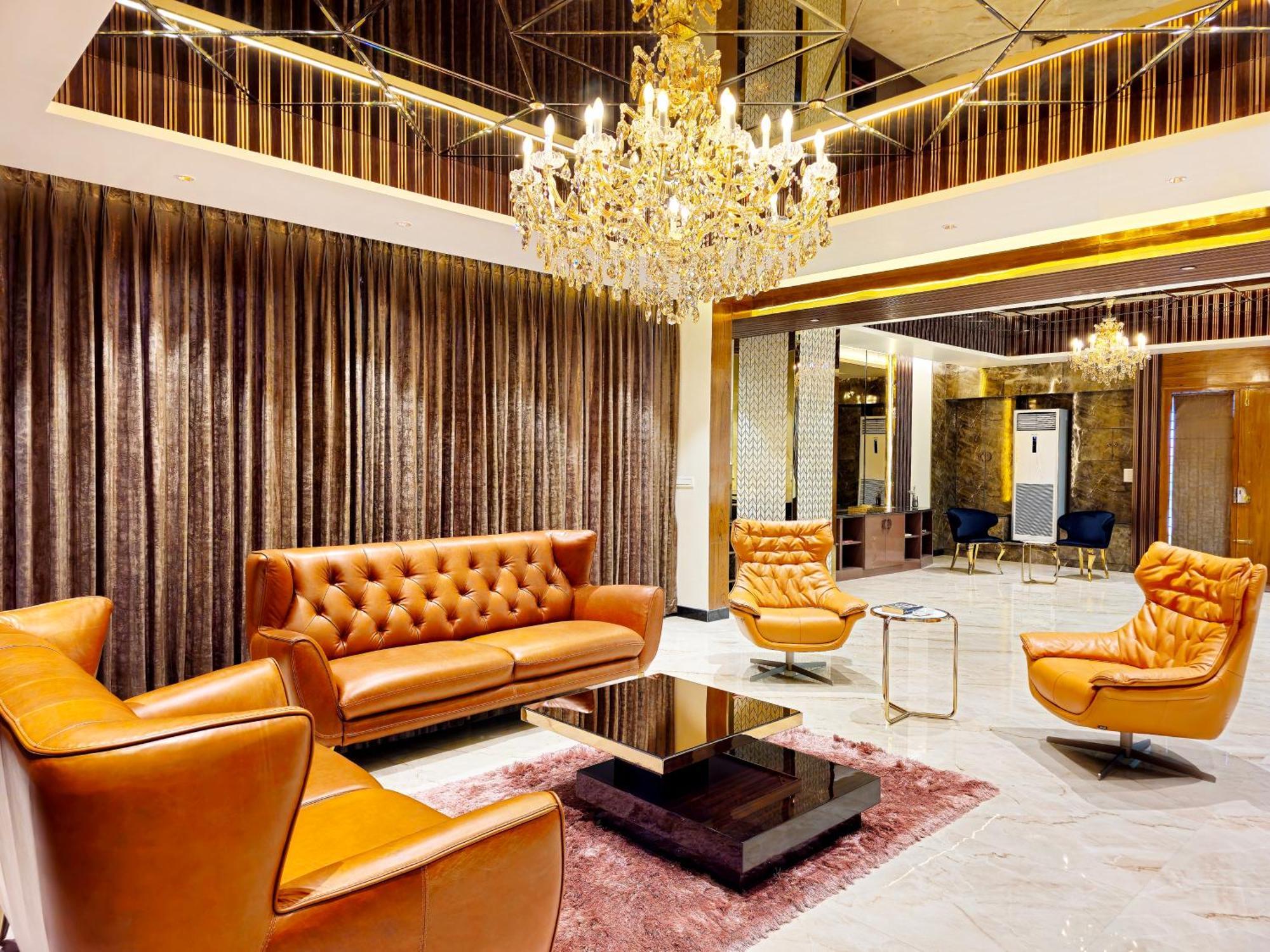 Ferienwohnung The Pentouz On 100 Feet Road Indiranagar - An Urban Luxury Retreat Bangalore Exterior foto
