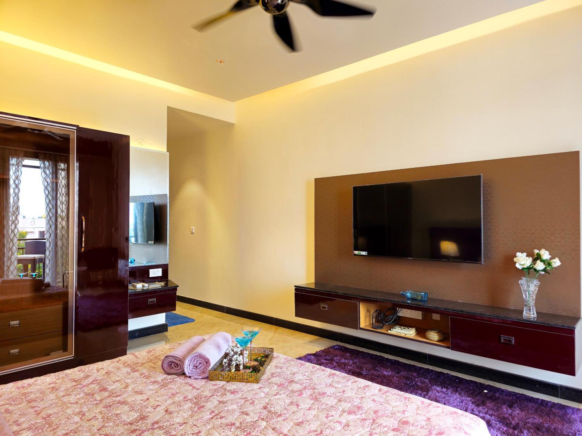 Ferienwohnung The Pentouz On 100 Feet Road Indiranagar - An Urban Luxury Retreat Bangalore Exterior foto