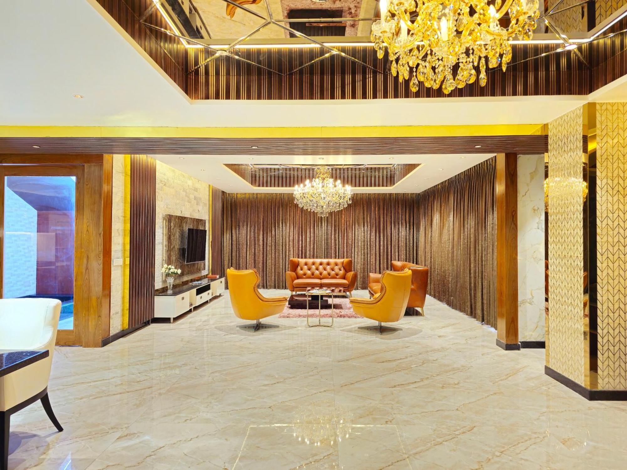 Ferienwohnung The Pentouz On 100 Feet Road Indiranagar - An Urban Luxury Retreat Bangalore Exterior foto