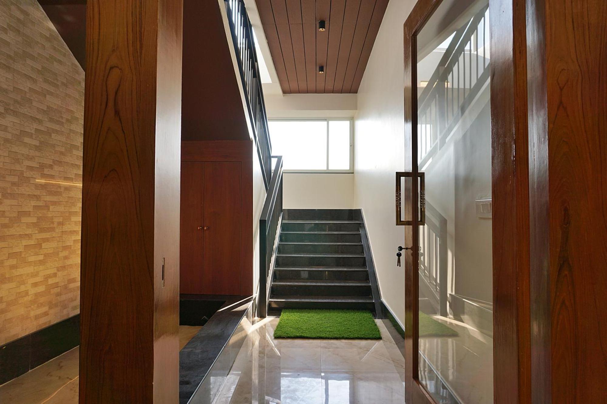 Ferienwohnung The Pentouz On 100 Feet Road Indiranagar - An Urban Luxury Retreat Bangalore Exterior foto