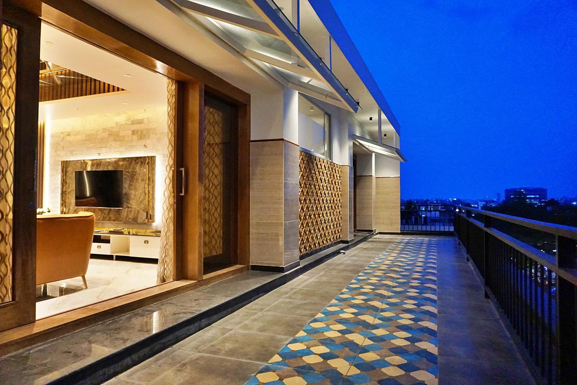 Ferienwohnung The Pentouz On 100 Feet Road Indiranagar - An Urban Luxury Retreat Bangalore Exterior foto