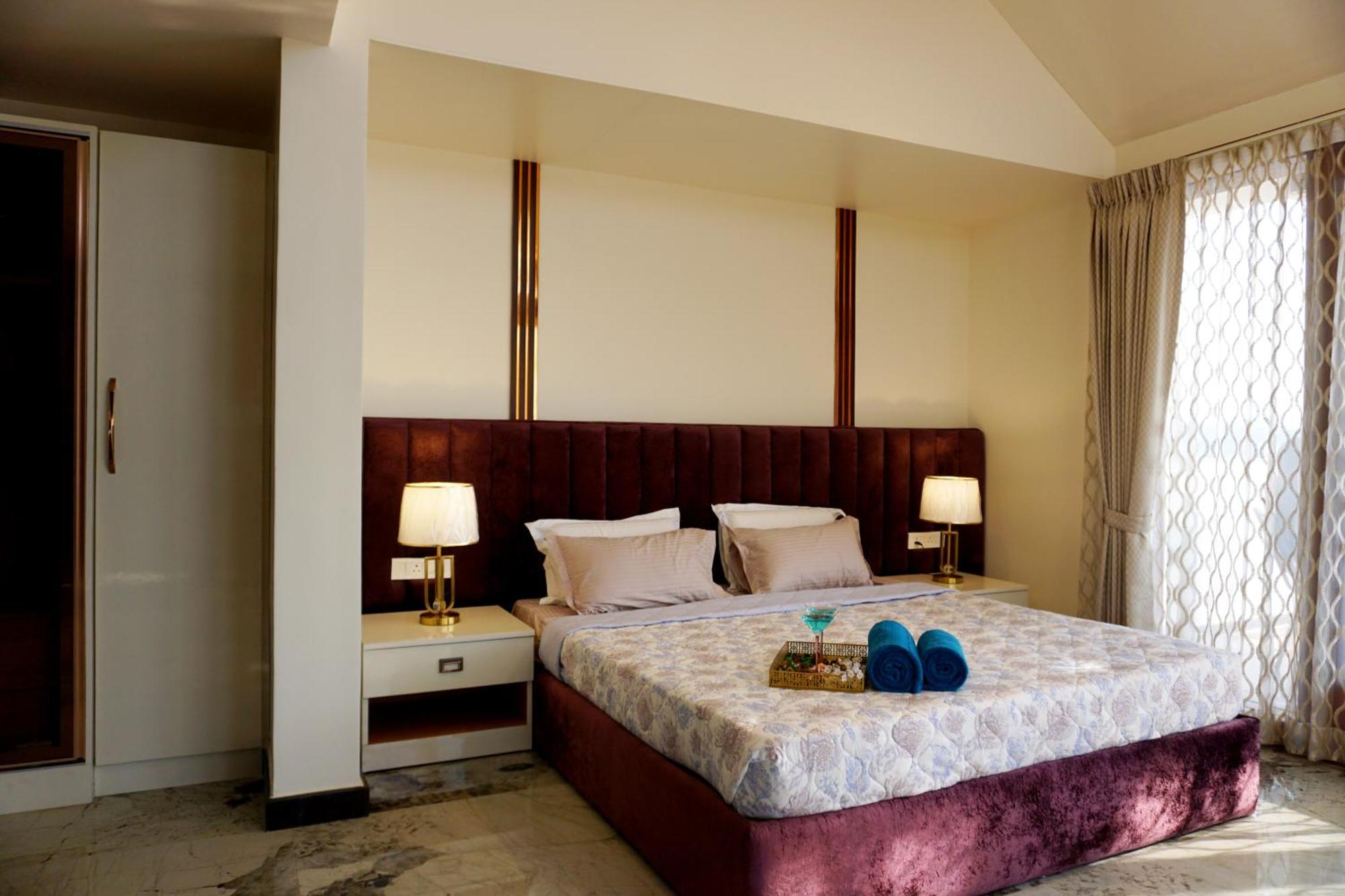 Ferienwohnung The Pentouz On 100 Feet Road Indiranagar - An Urban Luxury Retreat Bangalore Exterior foto