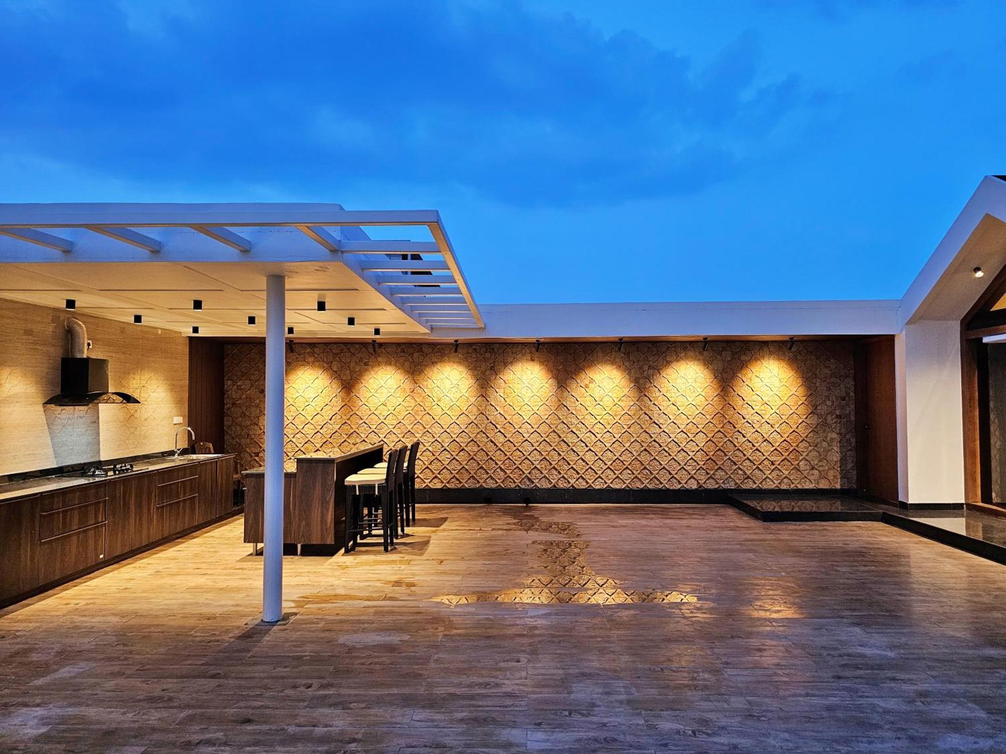 Ferienwohnung The Pentouz On 100 Feet Road Indiranagar - An Urban Luxury Retreat Bangalore Exterior foto