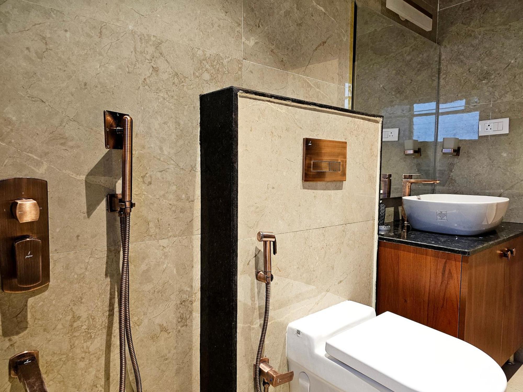 Ferienwohnung The Pentouz On 100 Feet Road Indiranagar - An Urban Luxury Retreat Bangalore Exterior foto
