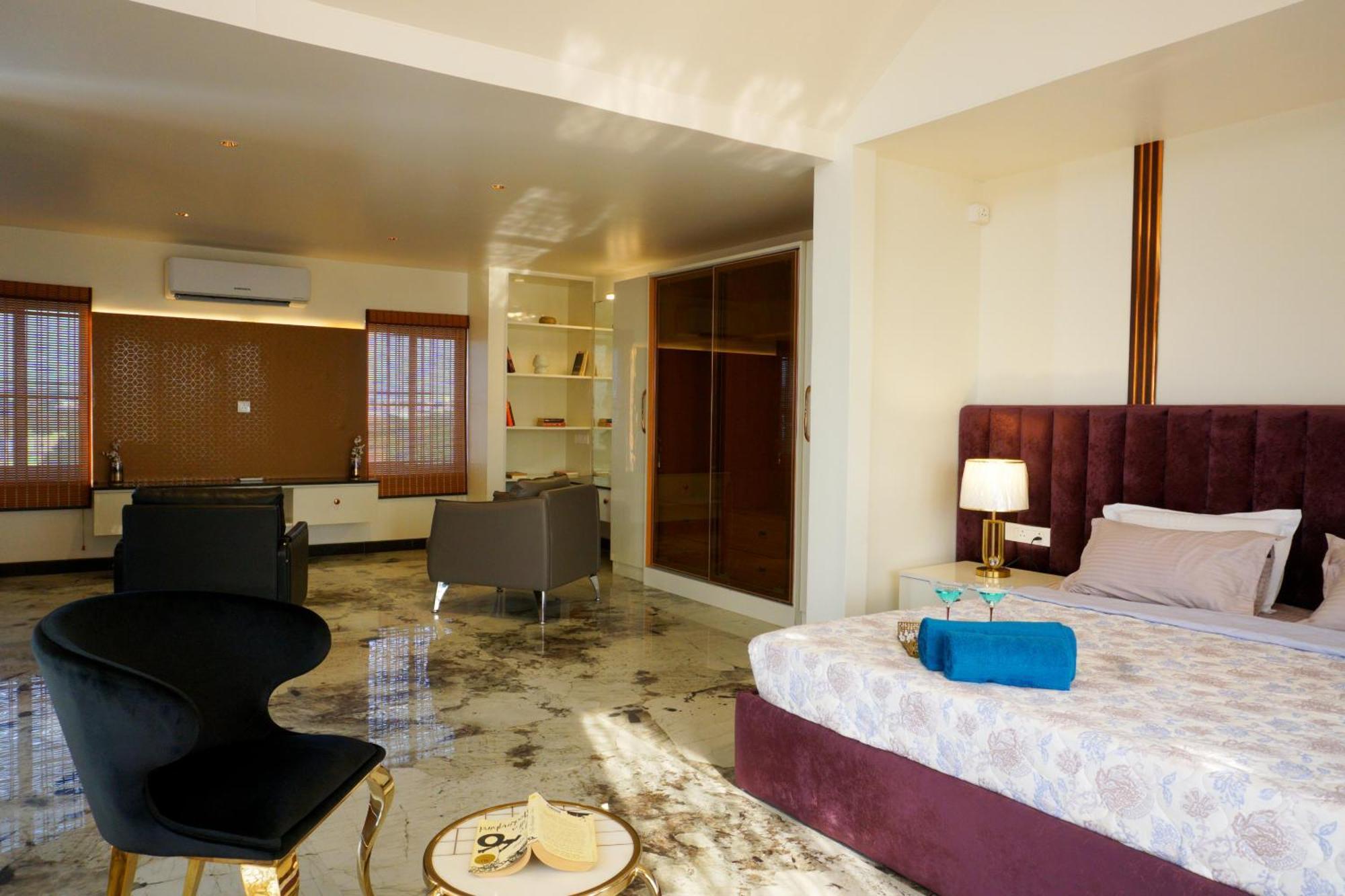 Ferienwohnung The Pentouz On 100 Feet Road Indiranagar - An Urban Luxury Retreat Bangalore Exterior foto