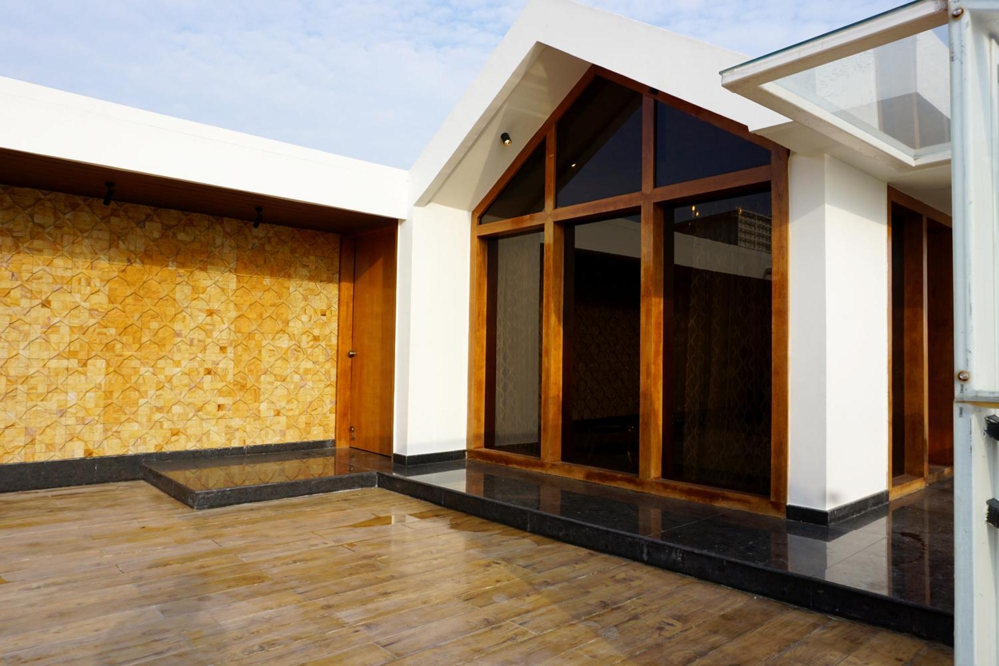 Ferienwohnung The Pentouz On 100 Feet Road Indiranagar - An Urban Luxury Retreat Bangalore Exterior foto