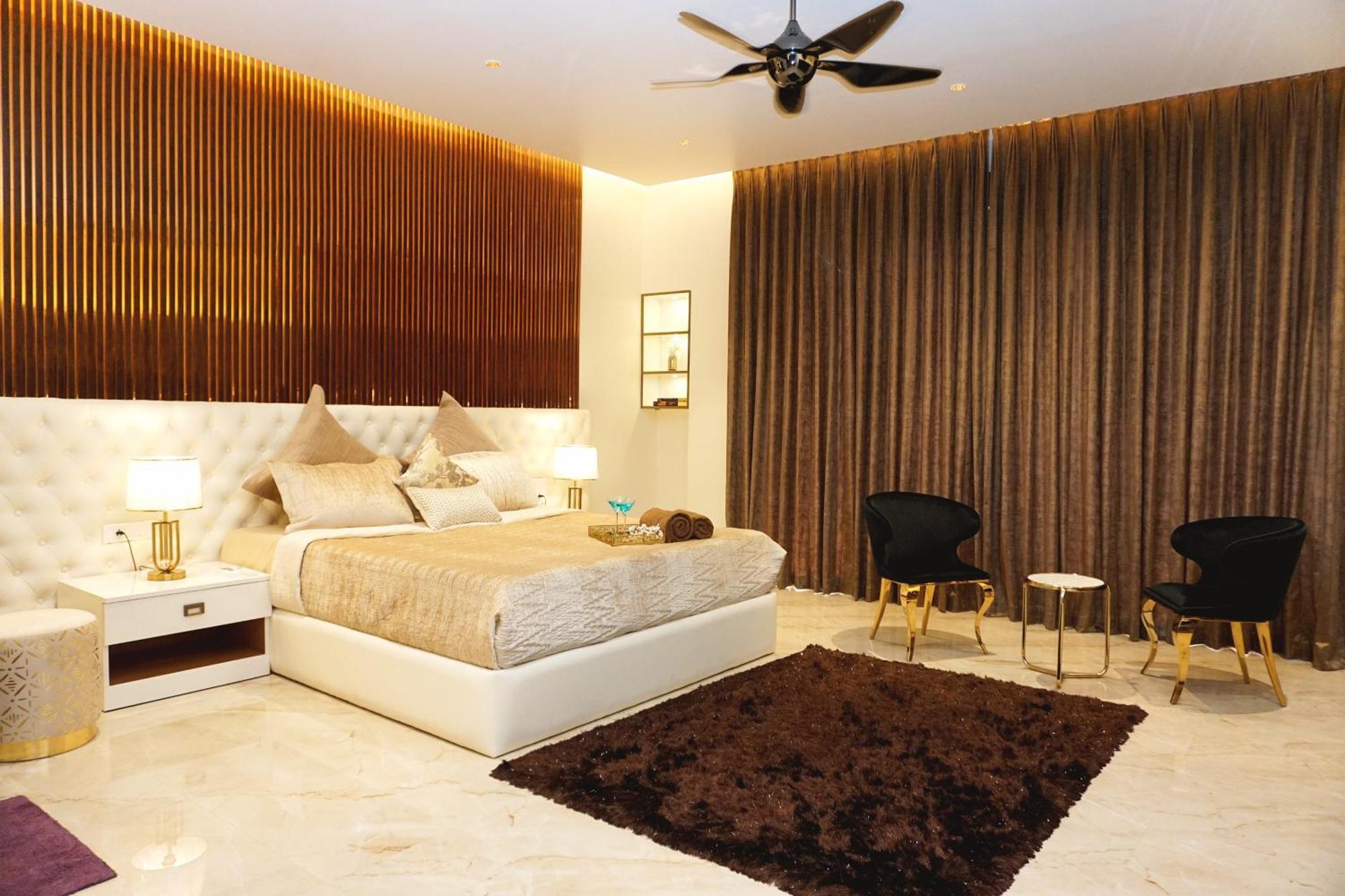 Ferienwohnung The Pentouz On 100 Feet Road Indiranagar - An Urban Luxury Retreat Bangalore Exterior foto