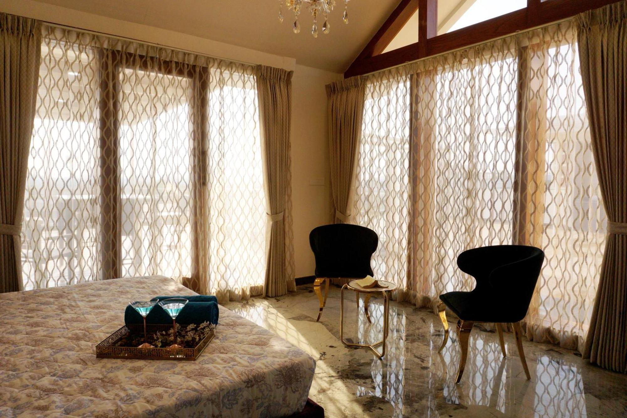 Ferienwohnung The Pentouz On 100 Feet Road Indiranagar - An Urban Luxury Retreat Bangalore Exterior foto